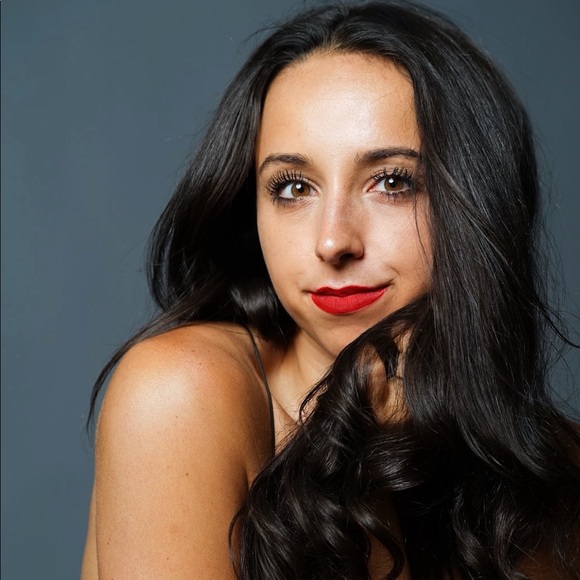 Meet your Posher, Cassandra - Picture 1 of 1